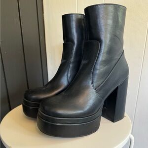 Madden girl platform boots size 8